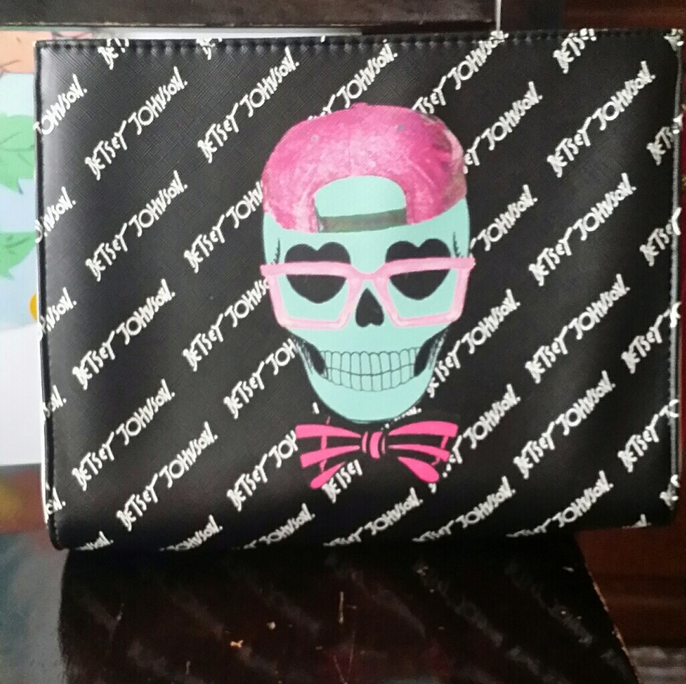 Betsey Johnson skull clutch